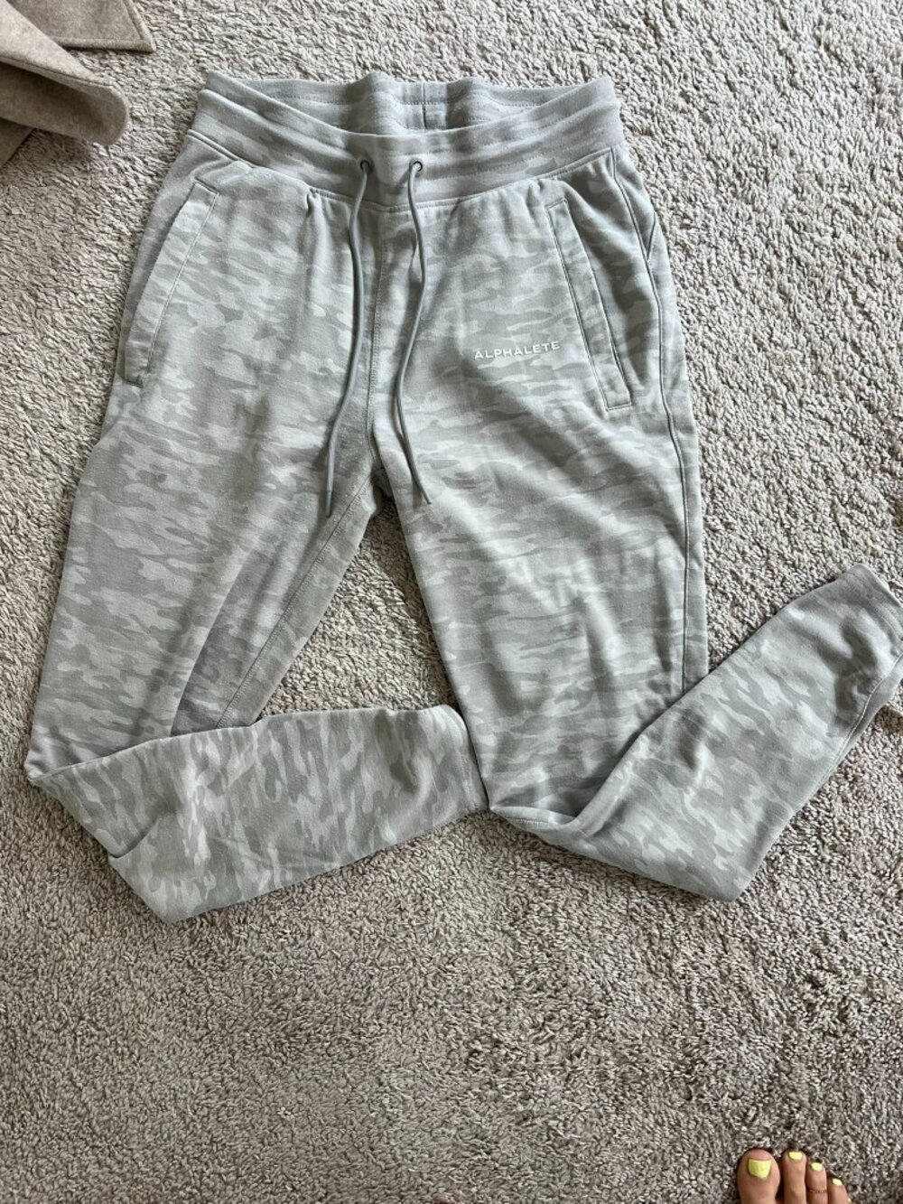 Alphalete Athletic Jogger Pant Women's Medium Gray Camo Print Drawstring Comfort